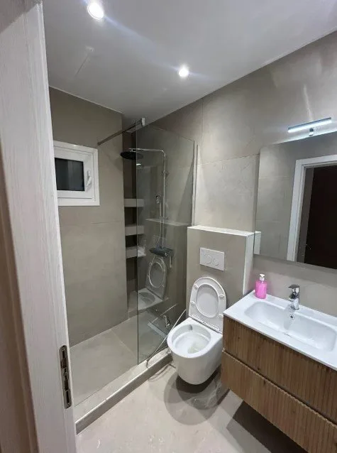 Bathroom · Photo 5/5